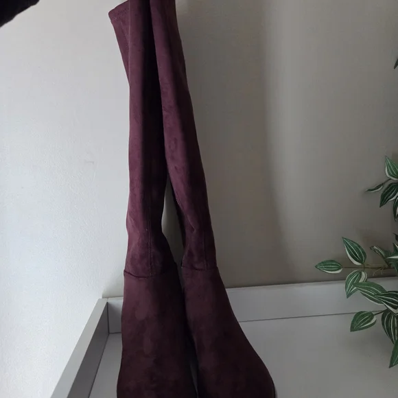 Michael Kors Women's Burgundy Suede Boots Size 6 - Picture 5 of 16